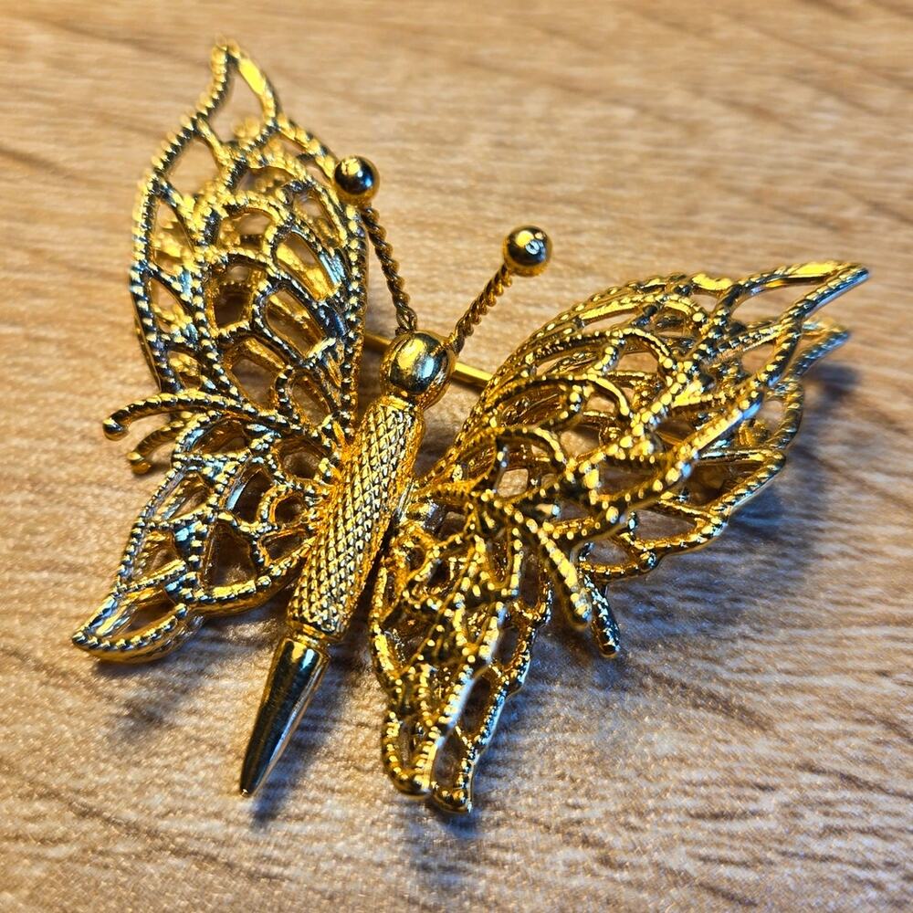 Vintage Gold Tone Butterfly Brooch with 3D Filigree Wings